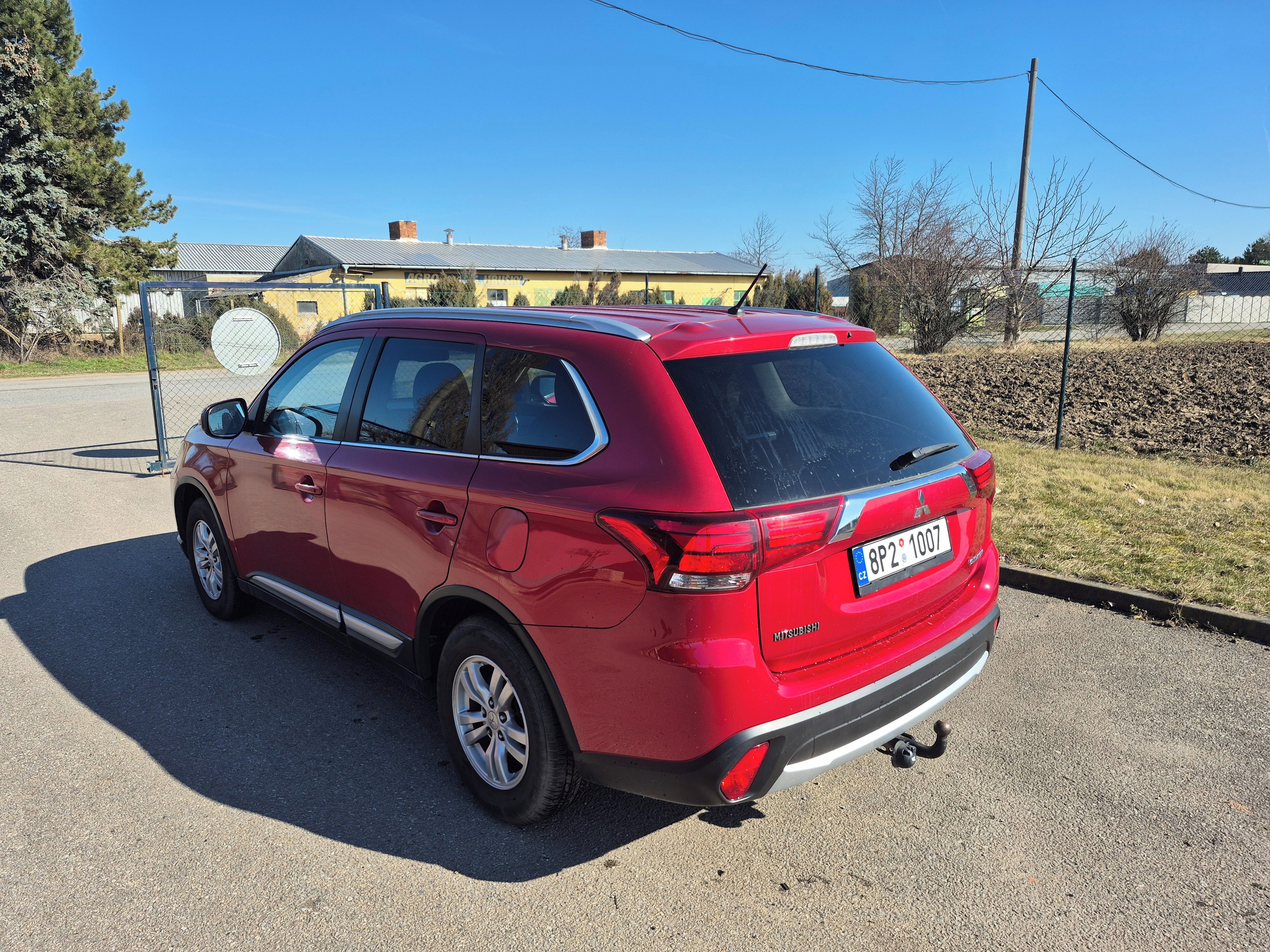 Mitsubishi Outlander, 2,0i, 110kW, klima, tažné - fotka 6