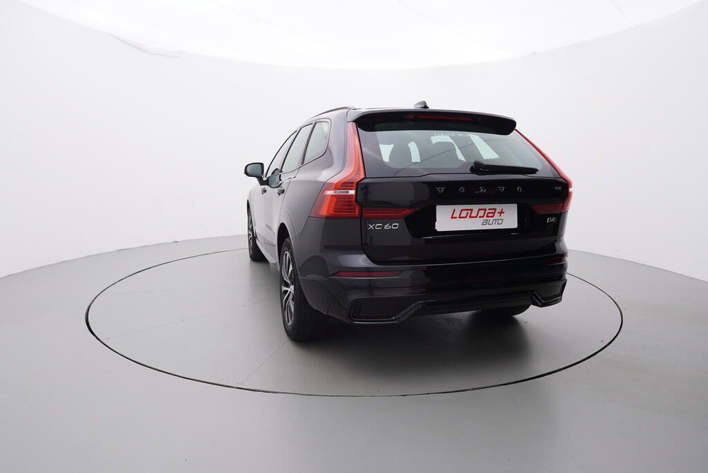 Volvo XC60, Plus Dark 2.0 B4 145 kW - fotka 4
