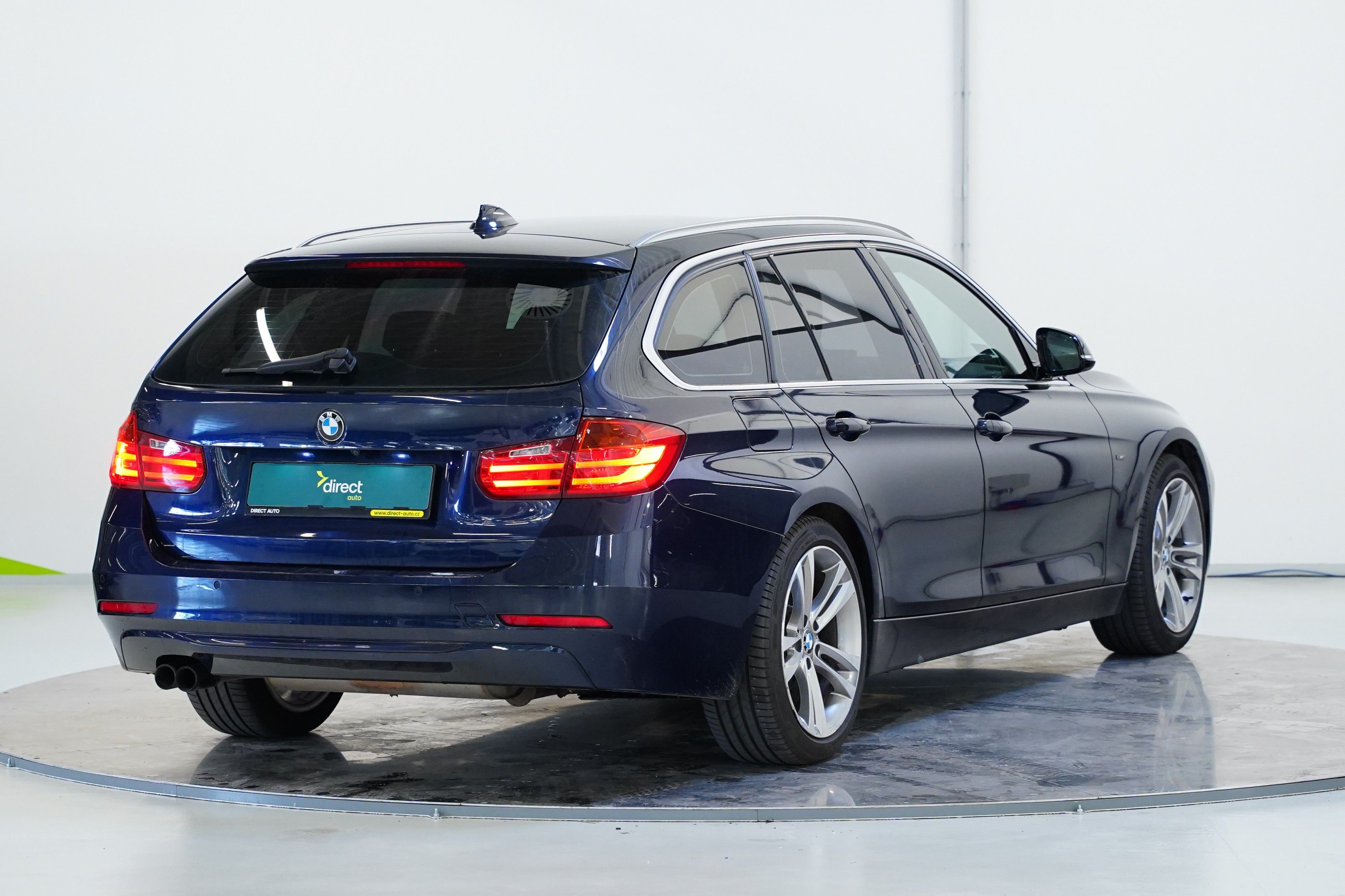 BMW Řada 3, 328i 180 kW Sport-Line - fotka 2