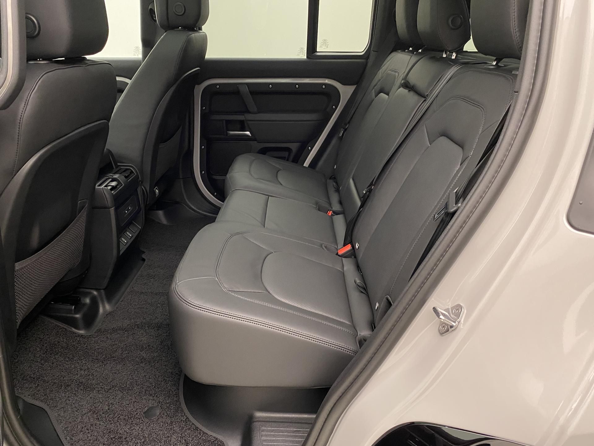 Land Rover Defender, 110 D350 X-Dynamic HSE - fotka 6