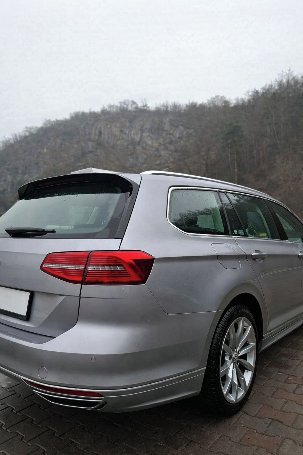 Volkswagen Passat Variant, R-Line paket, Navi, Tažné, ACC - fotka 6