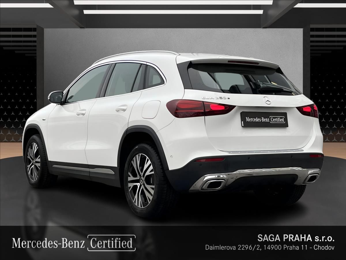 Mercedes-Benz GLA, GLA 250 e s hybridní technolog - fotka 3