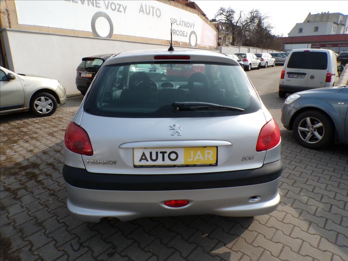 Peugeot 206, 1,4 i  1.MAJITEL - fotka 6