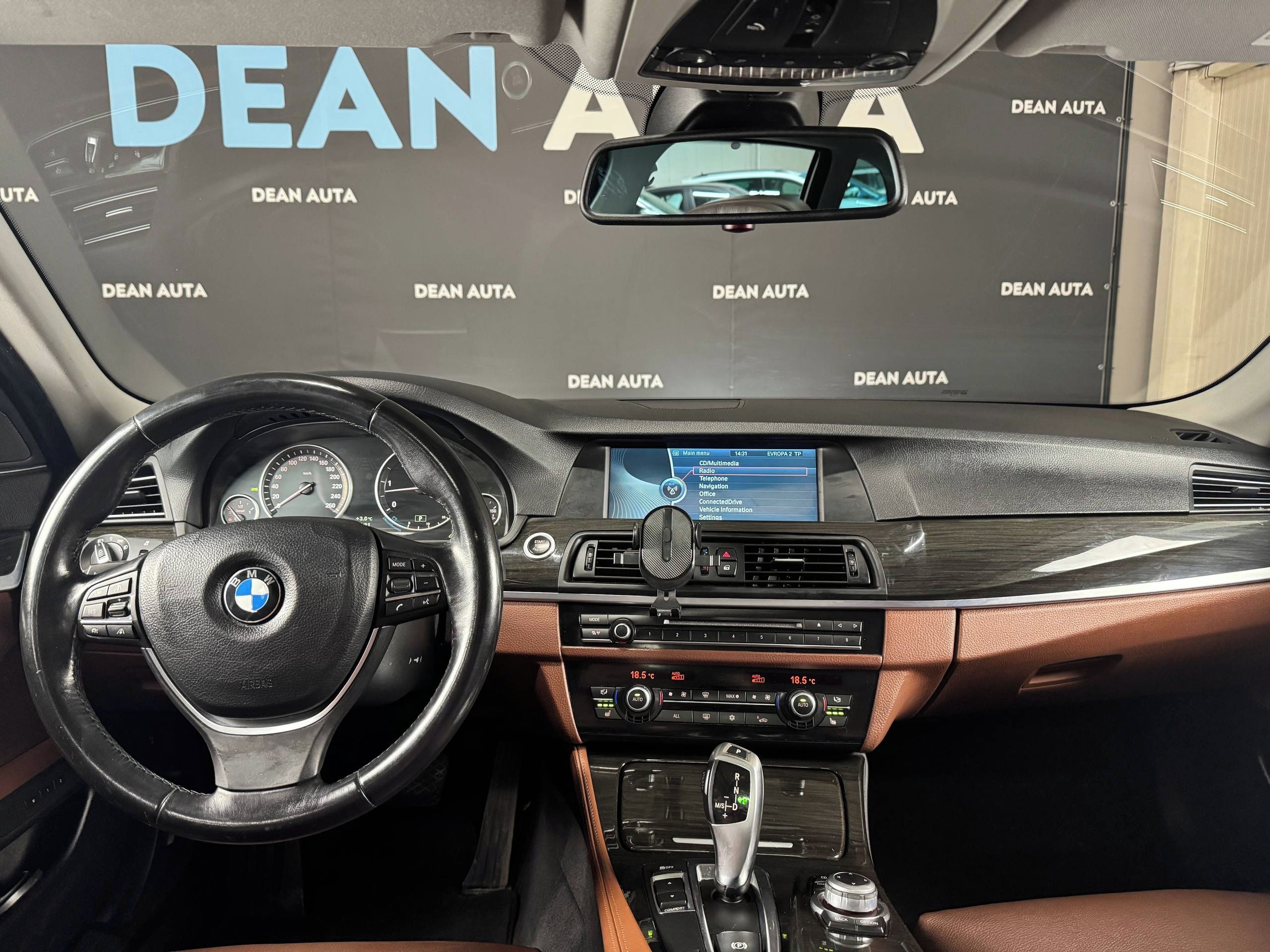BMW Řada 5, 530d F11 Výbava Tážné - fotka 5