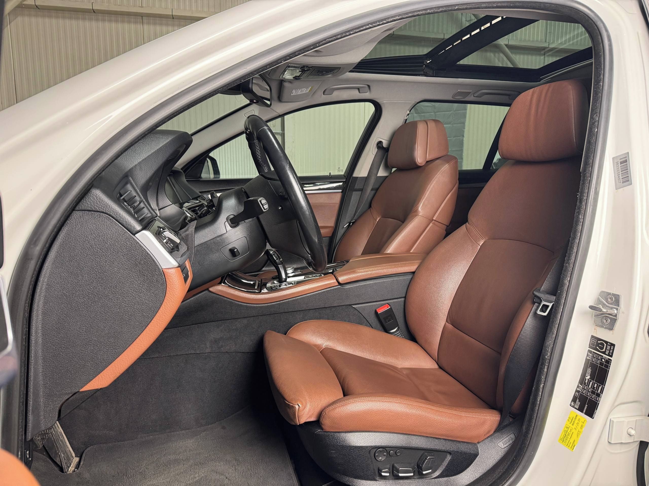BMW Řada 5, 530d F11 Výbava Tážné - fotka 6