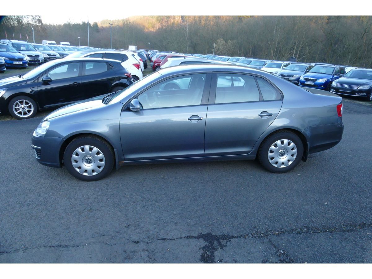 Volkswagen Jetta, 1,6 75KW KLIMA - fotka 3
