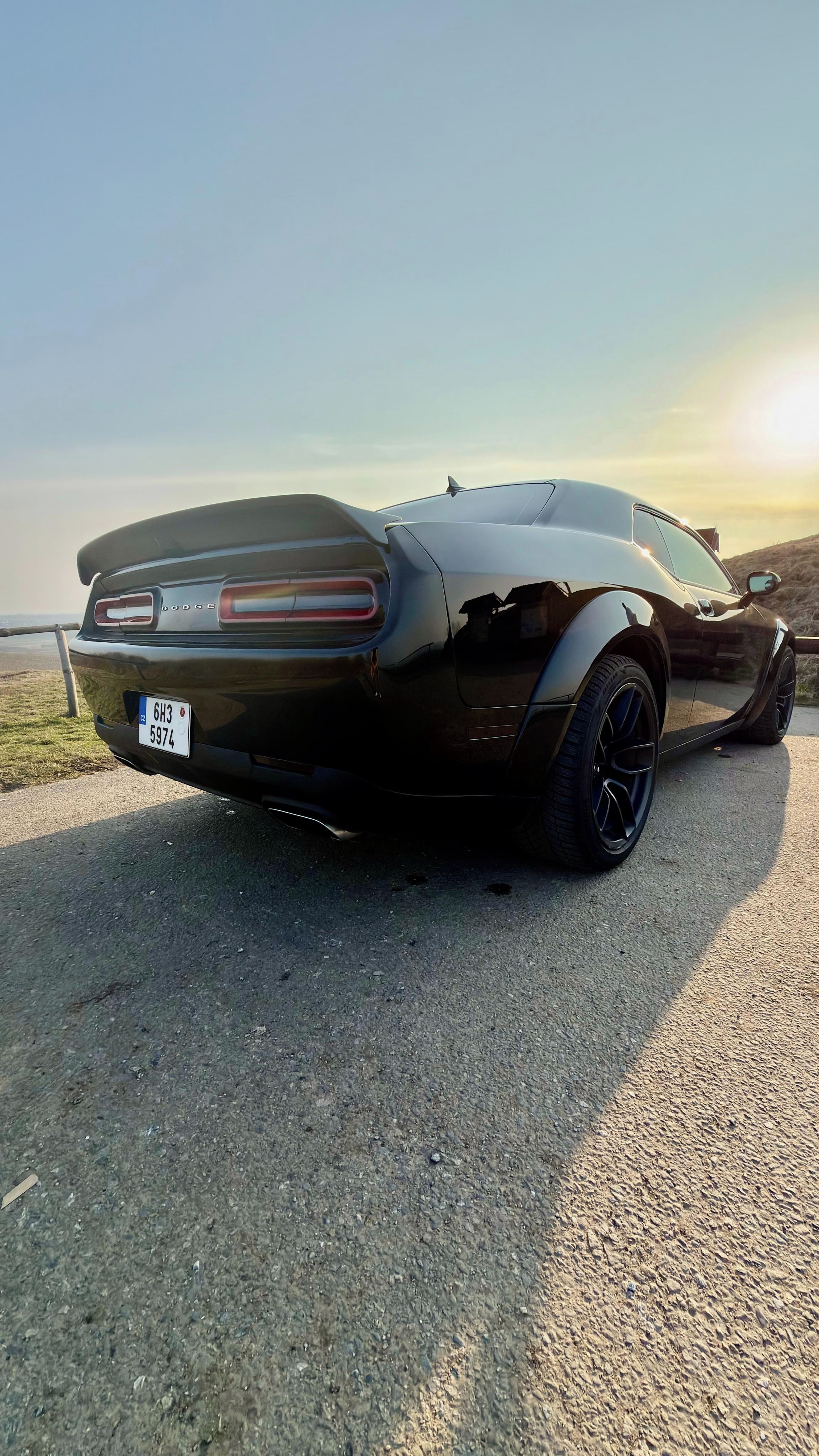 Dodge Challenger, 6,4L 2019 widebody - fotka 4