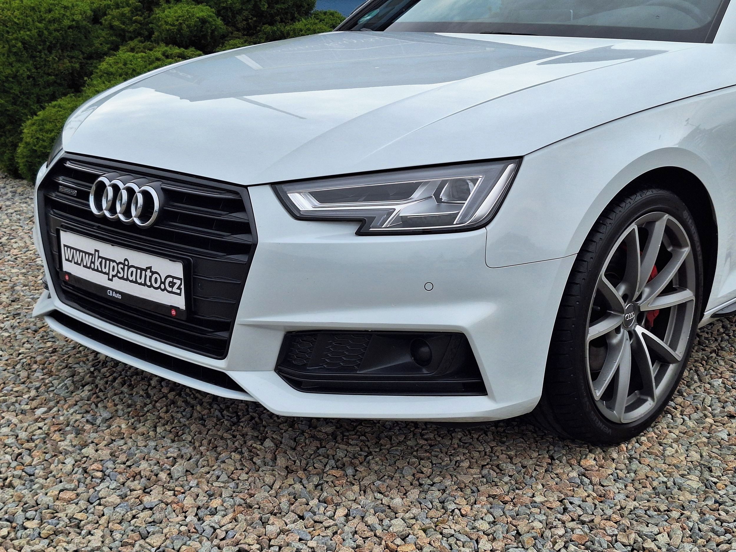 Audi A4 Avant, 2,0TDi S line QUATTRO - fotka 4