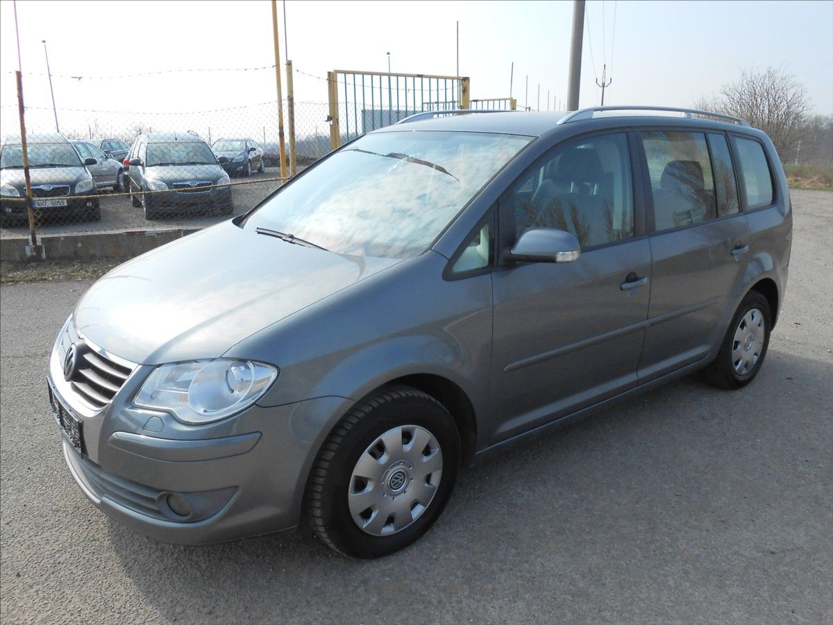 Volkswagen Touran, 2,0 103 kW KLIMA Historie - fotka 2
