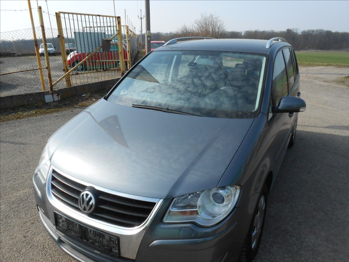 Volkswagen Touran, 2,0 103 kW KLIMA Historie - fotka 6