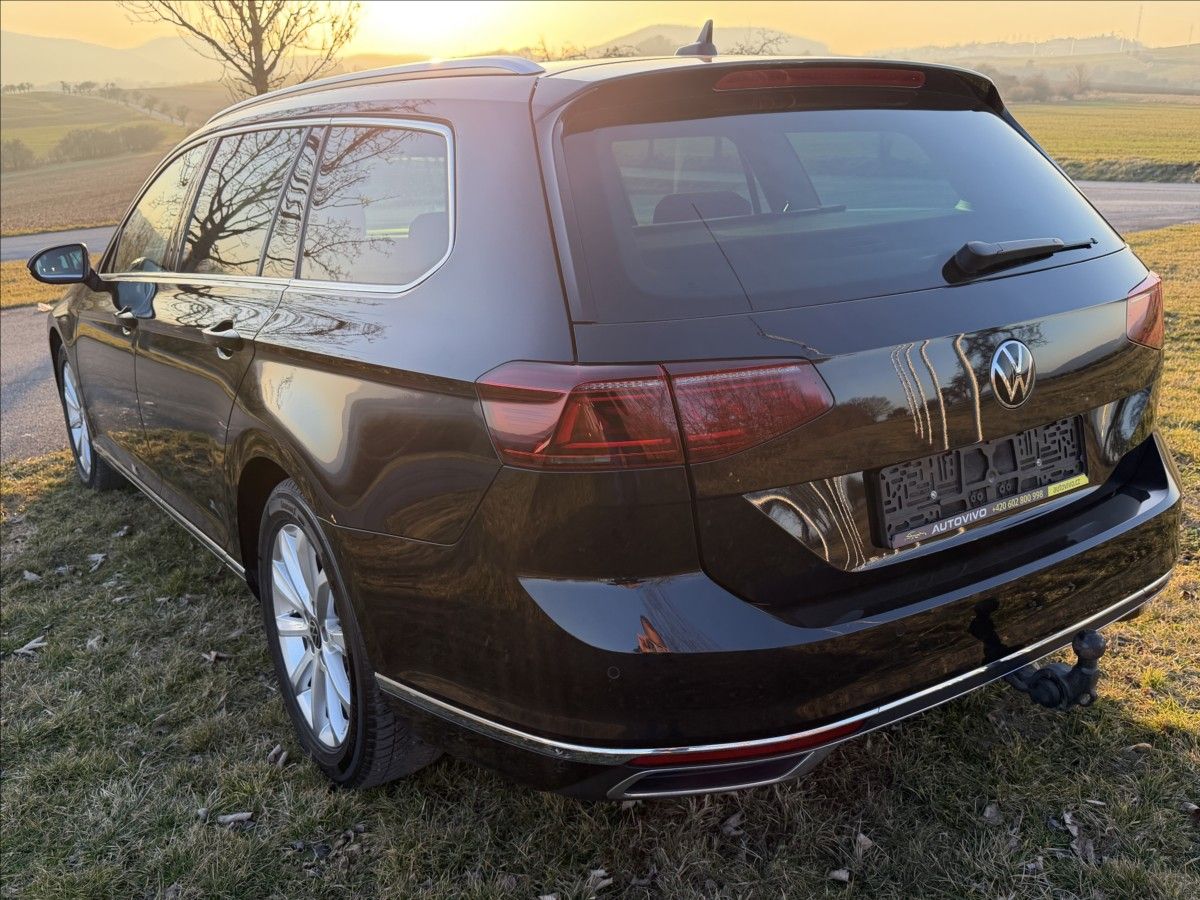 Volkswagen Passat, 2,0 TDi ELEGENCE - fotka 4