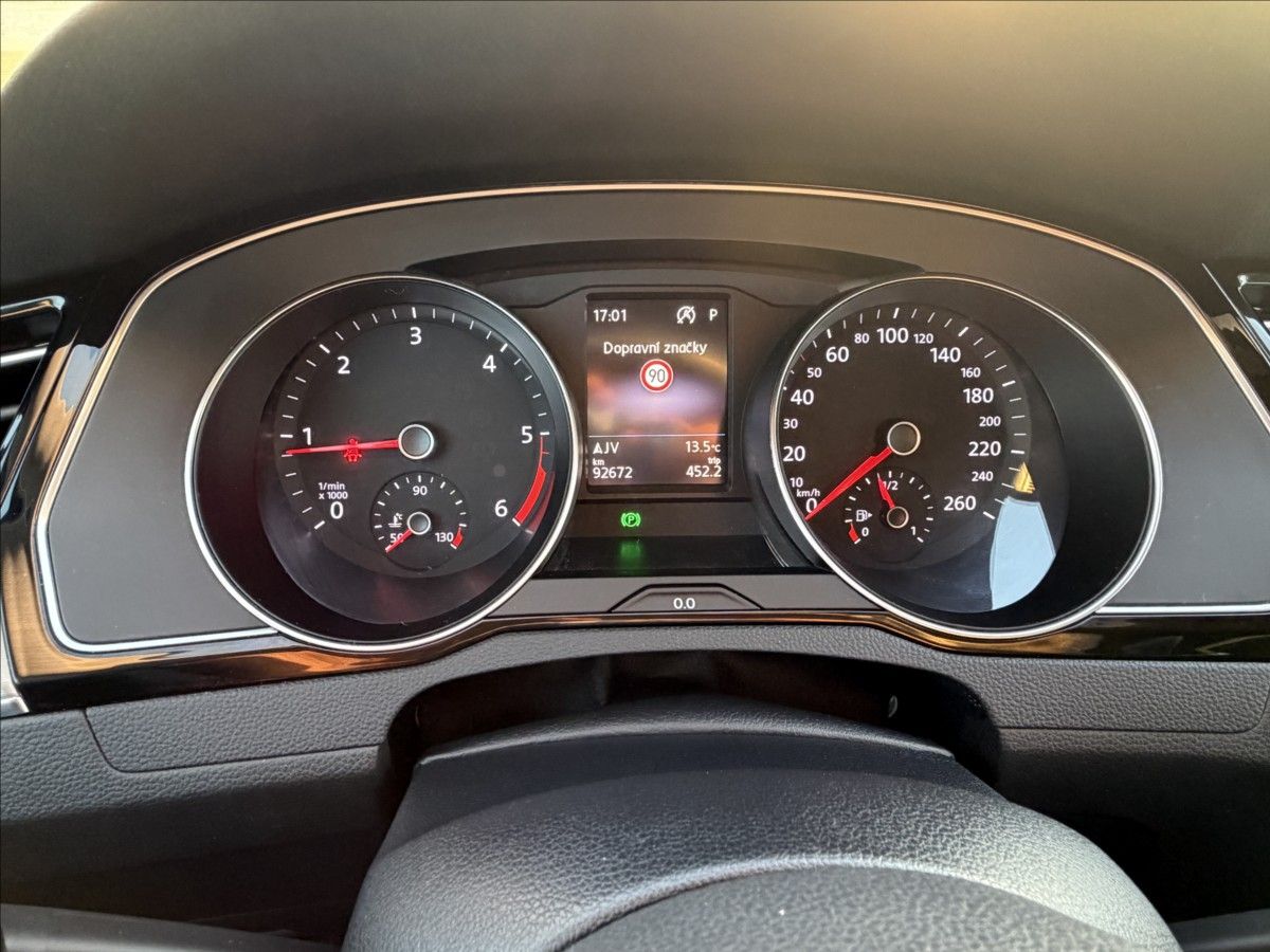Volkswagen Passat, 2,0 TDi ELEGENCE - fotka 6