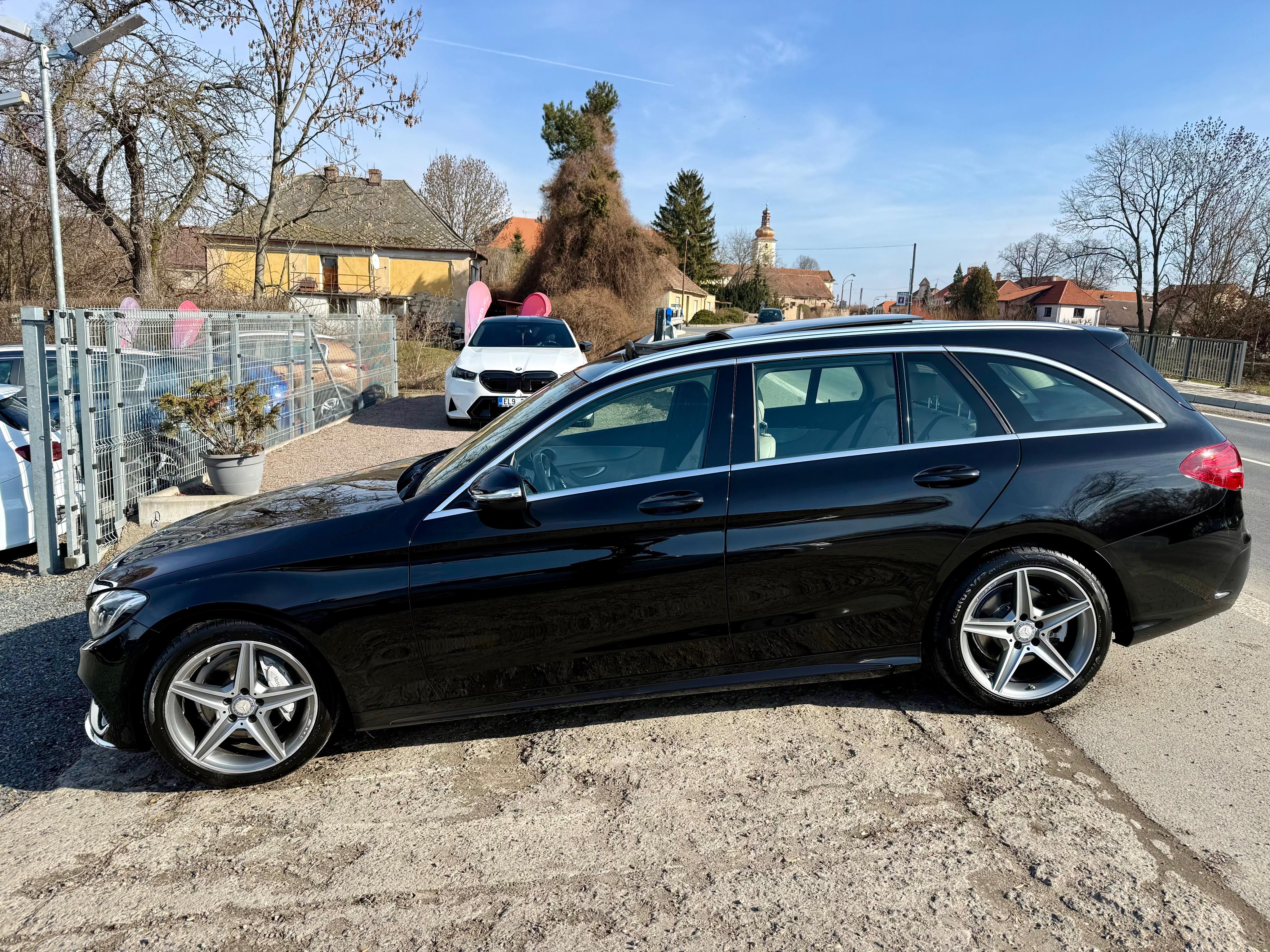 Mercedes-Benz Třídy C, 220d AMG Styling Paket - fotka 3