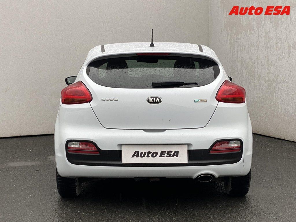 Kia Cee´d, 1.4 i,Style,TZ - fotka 5