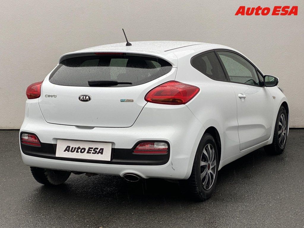 Kia Cee´d, 1.4 i,Style,TZ - fotka 4