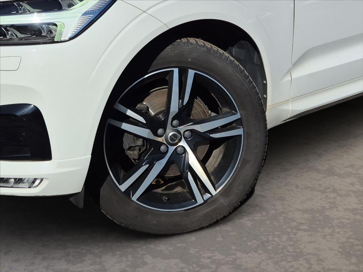 Volvo XC60, 2,0 D4 AWD R-Design - fotka 6
