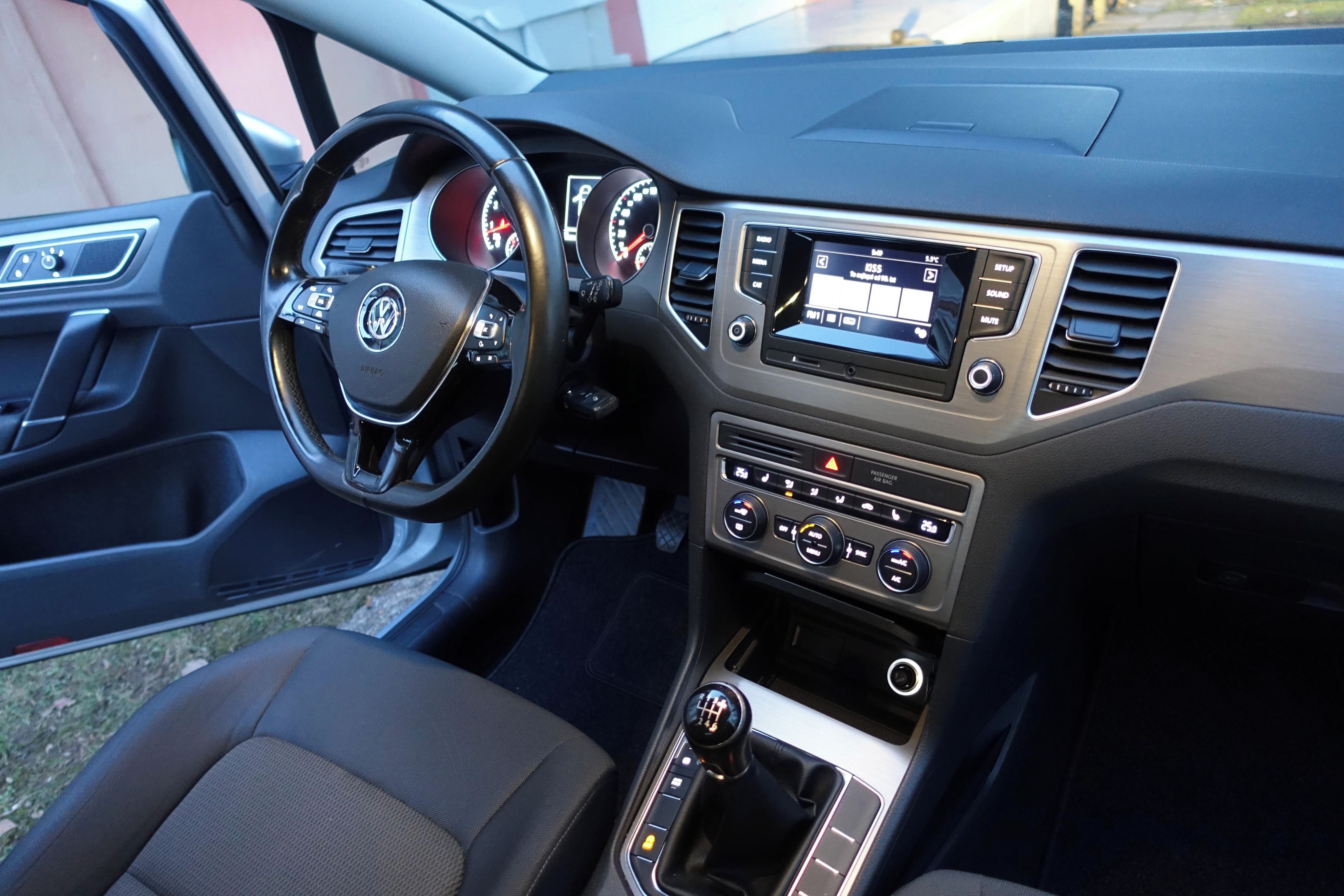 Volkswagen Golf Sportsvan, 1.2 81kw servis VW moc pěkný - fotka 5
