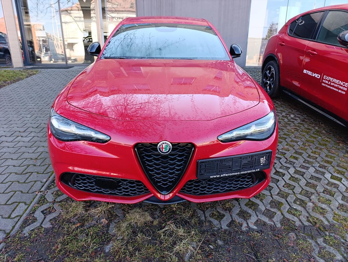 Alfa Romeo Giulia, Veloce 2,0 Turbo 280k AWD - fotka 3