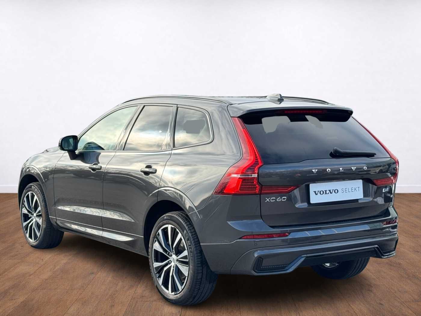Volvo XC60, Plus Plus, B4 AWD mild hybrid, - fotka 3