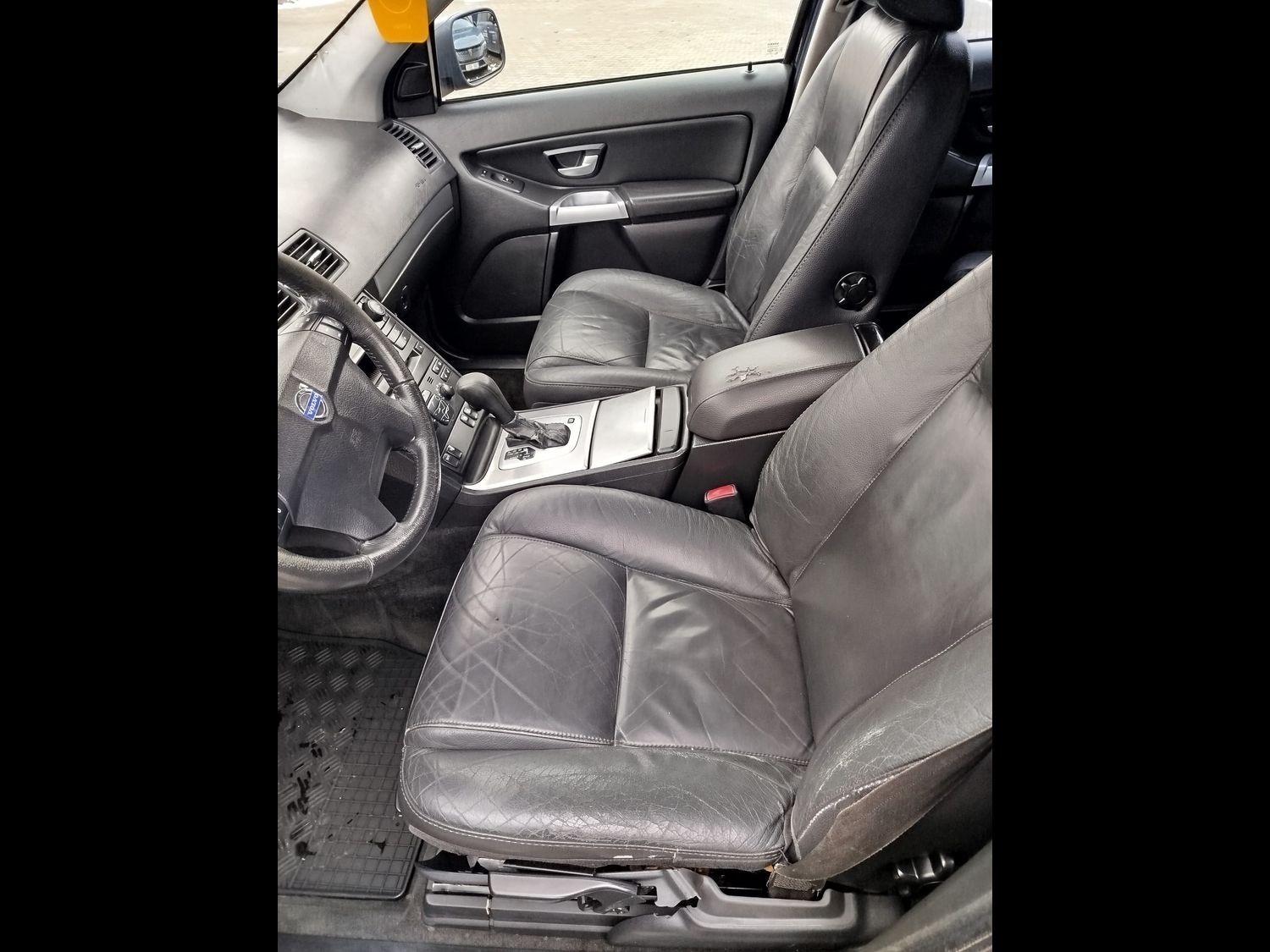 Volvo XC90, 2.4DS AWD 185 AT - fotka 2