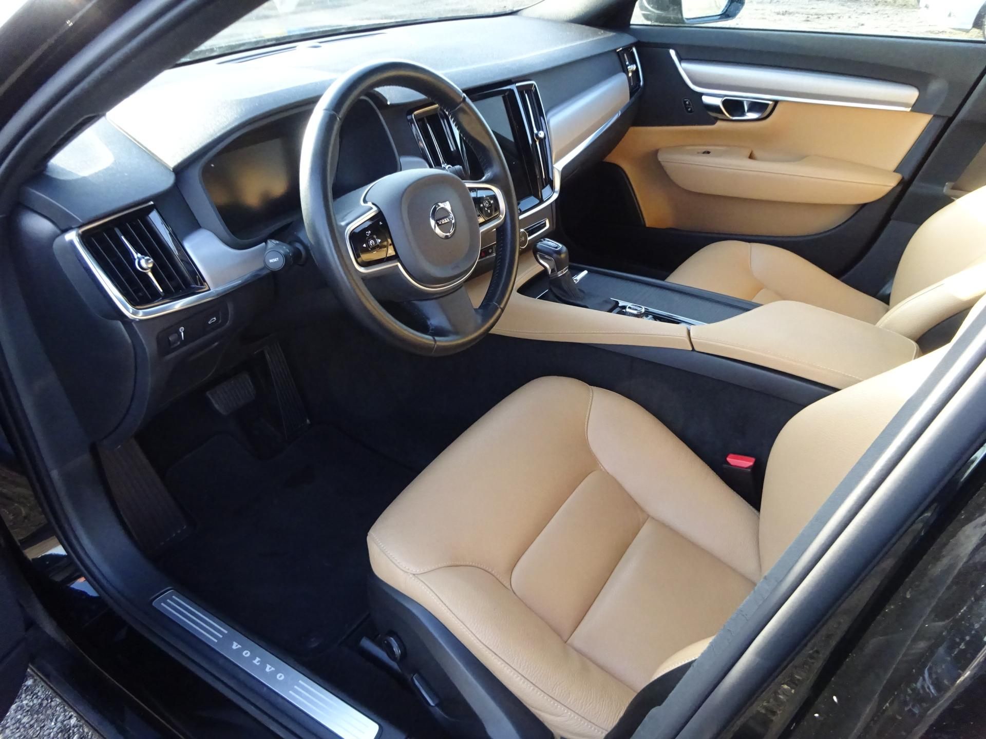 Volvo V90, D4 140kW BUSINESS PLUS DPH - fotka 4