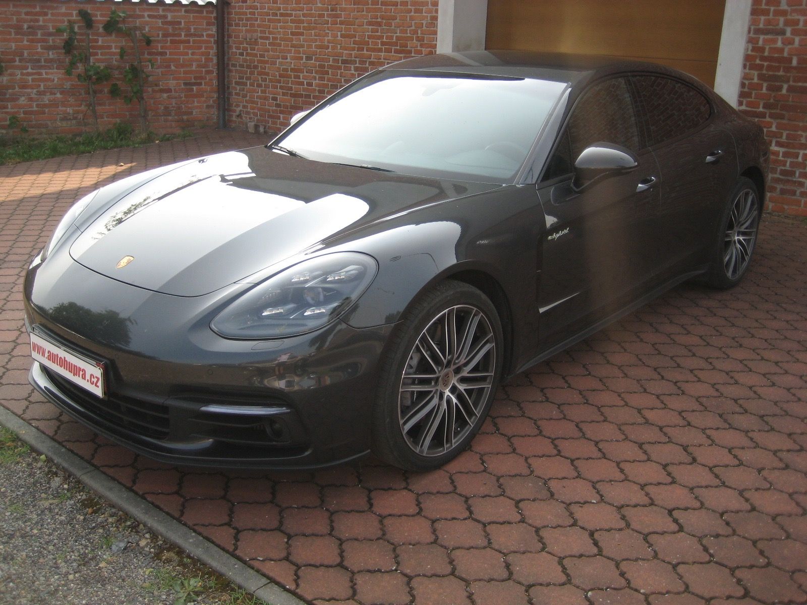 Porsche Panamera, 4E-HYBRID 1. MAJITEL, SERVIS - fotka 2