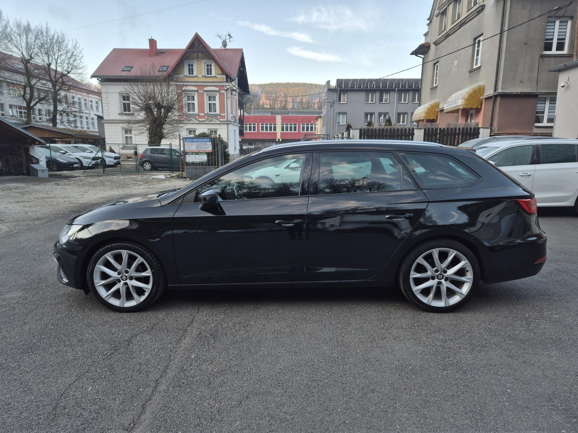 Seat Leon, ST FR 2,0TDi 110kw DSG 18ALU - fotka 6