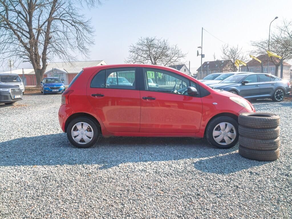 Toyota Yaris, ČR 1.0i 51KW AC – 2x PNEU - fotka 5