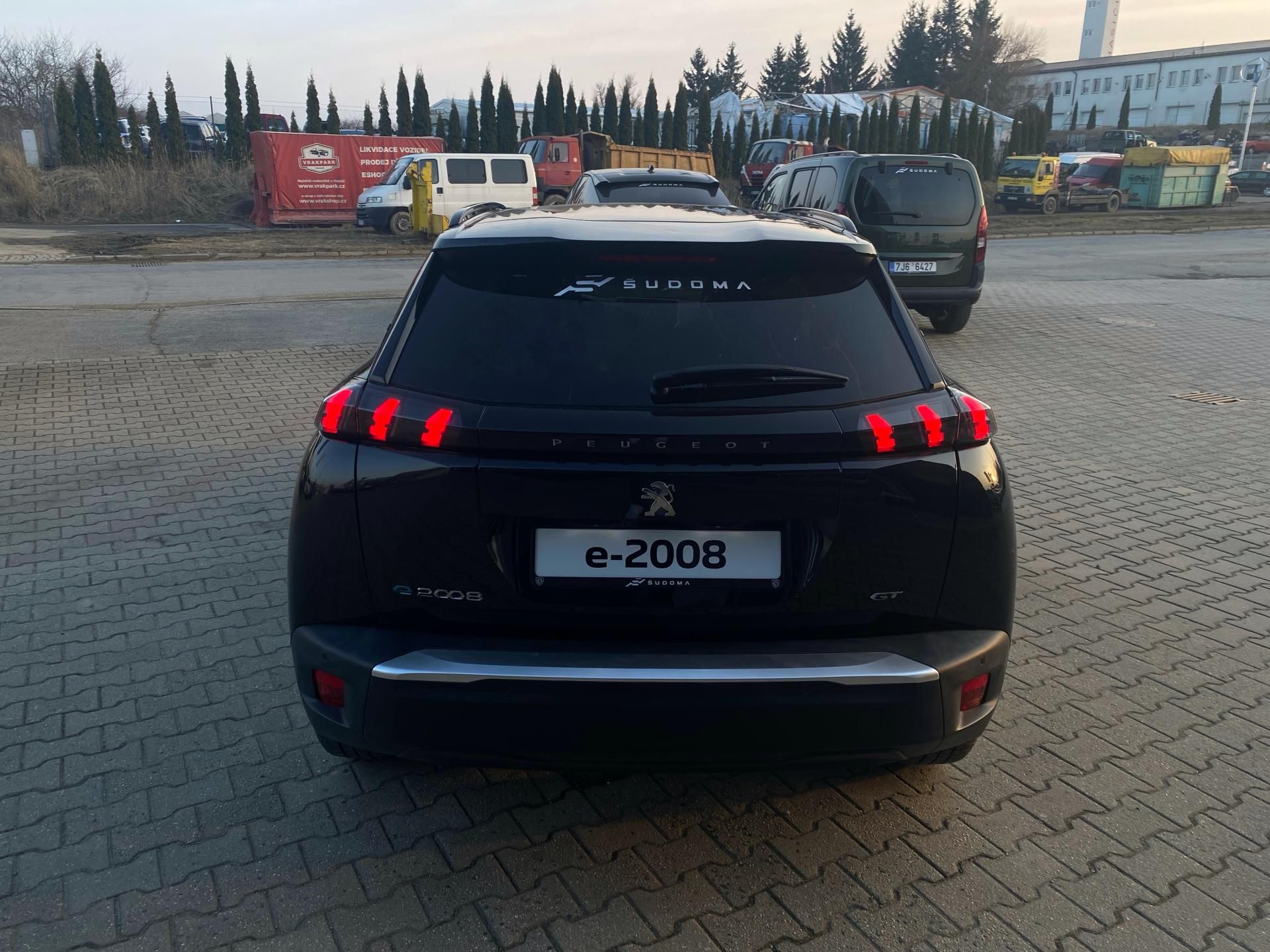 Peugeot 2008, e-GT Elektromotor 100kW/136k - fotka 6