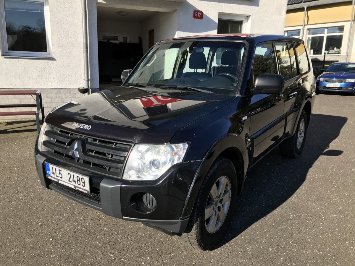 Mitsubishi Pajero, 3,2 Di-D 4x4 Automat - fotka 4