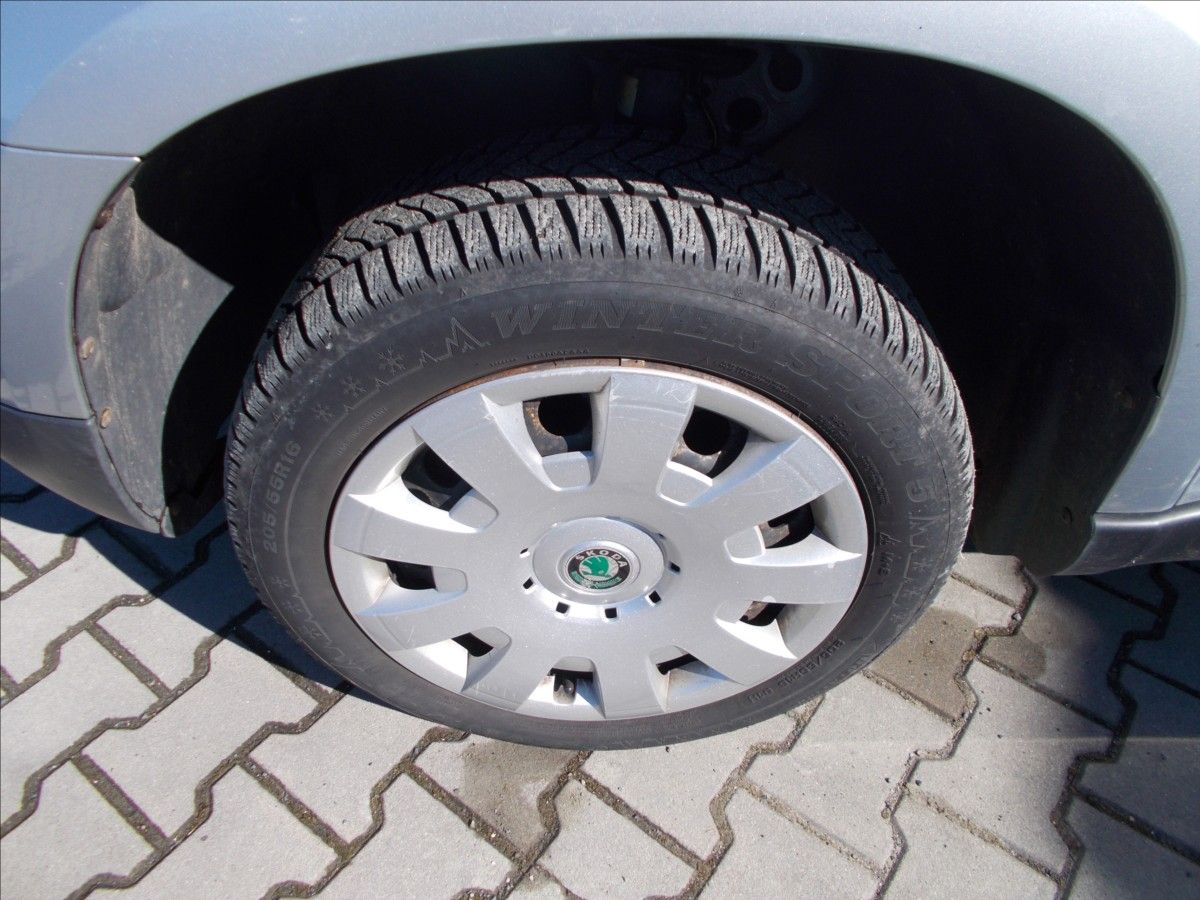 Škoda Yeti, 2,0 TDI 4x4 ČR AMB DIGIKLIMA - fotka 5