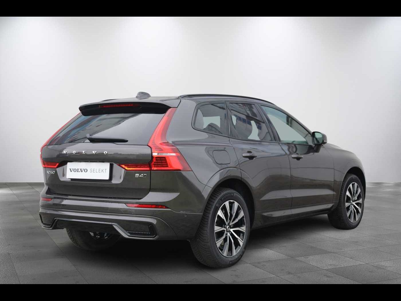 Volvo XC60, B5 AWD PLUS, LIGHT PAKET, ACC - fotka 5