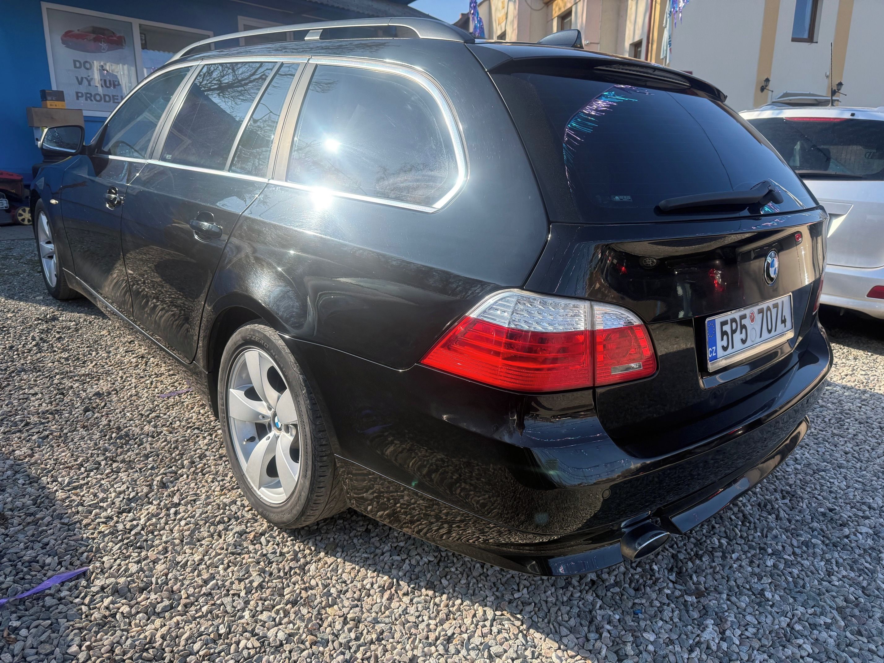 BMW Řada 5, 520 D - fotka 4