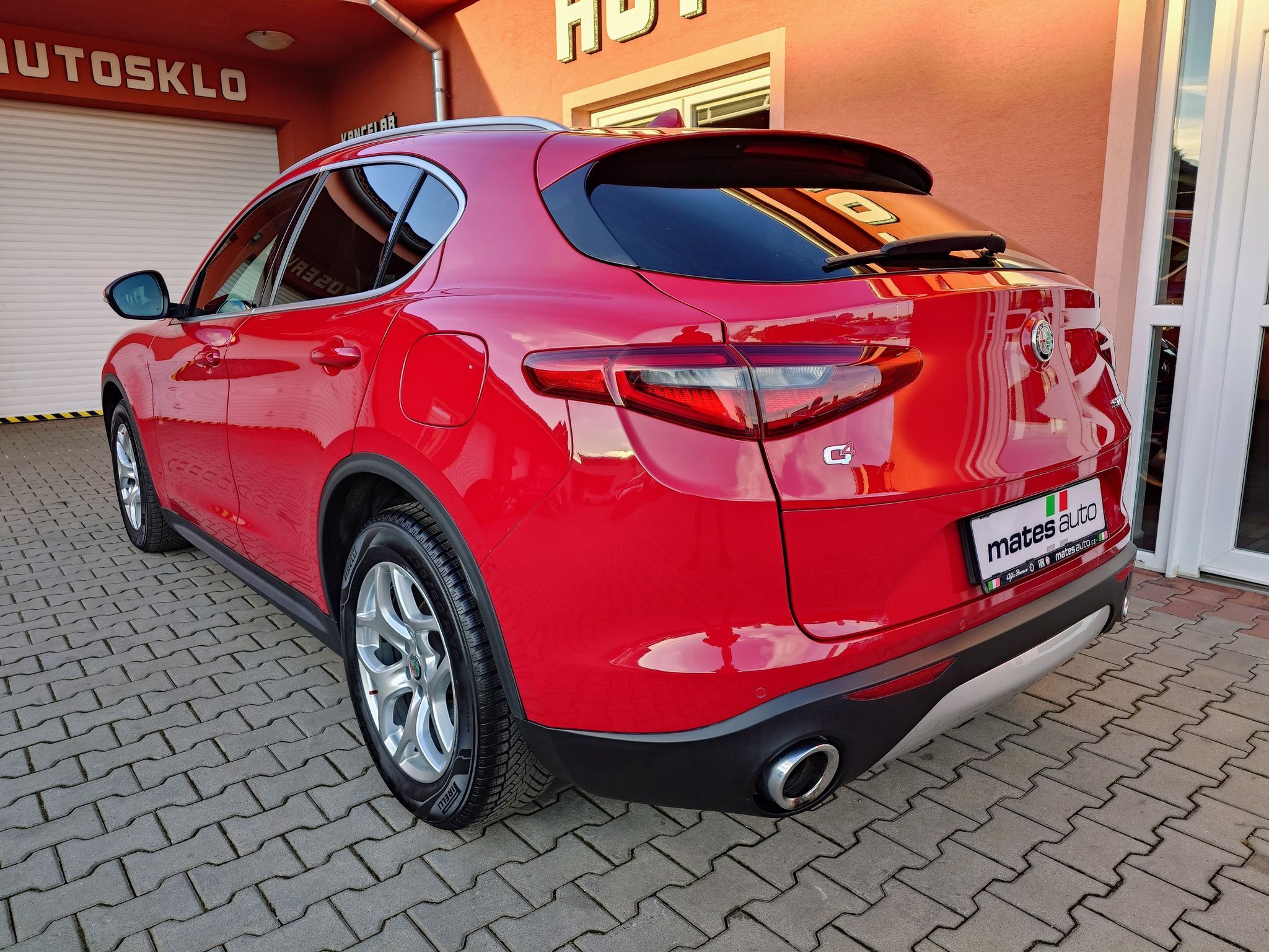 Alfa Romeo Stelvio, 2.2 JTDM Q4 Business 140 kW - fotka 3