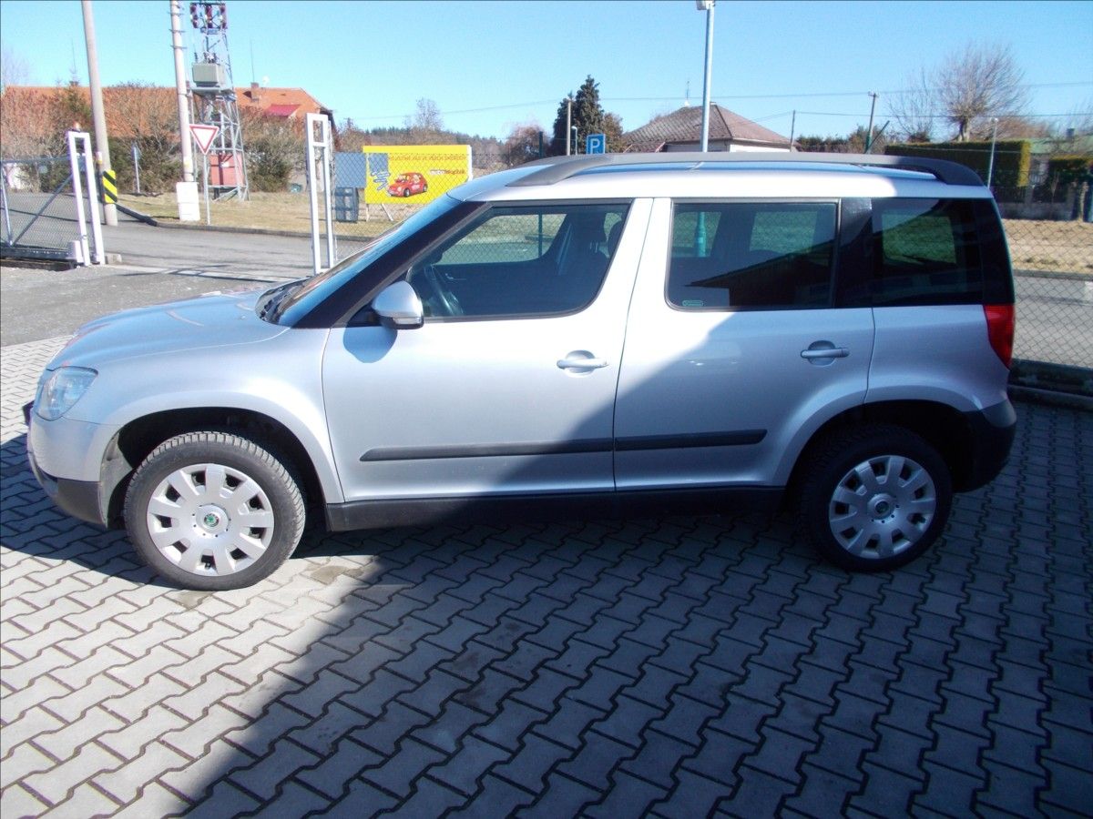 Škoda Yeti, 2,0 TDI 4x4 ČR AMB DIGIKLIMA - fotka 4