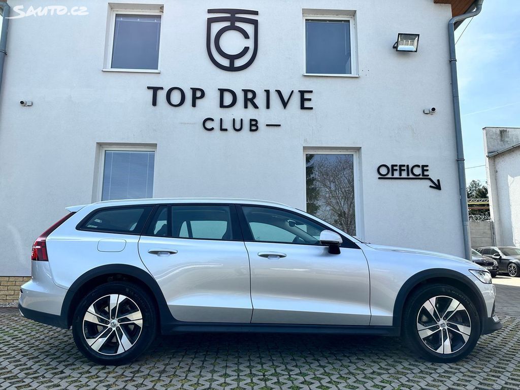 Volvo V60, CC/B4/AWD/NezT/TZ/H&K/Skladem - fotka 4