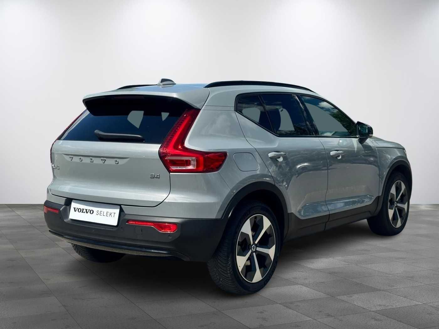 Volvo XC40, PLUS DARK B4 145kW, BLIS, ACC - fotka 3