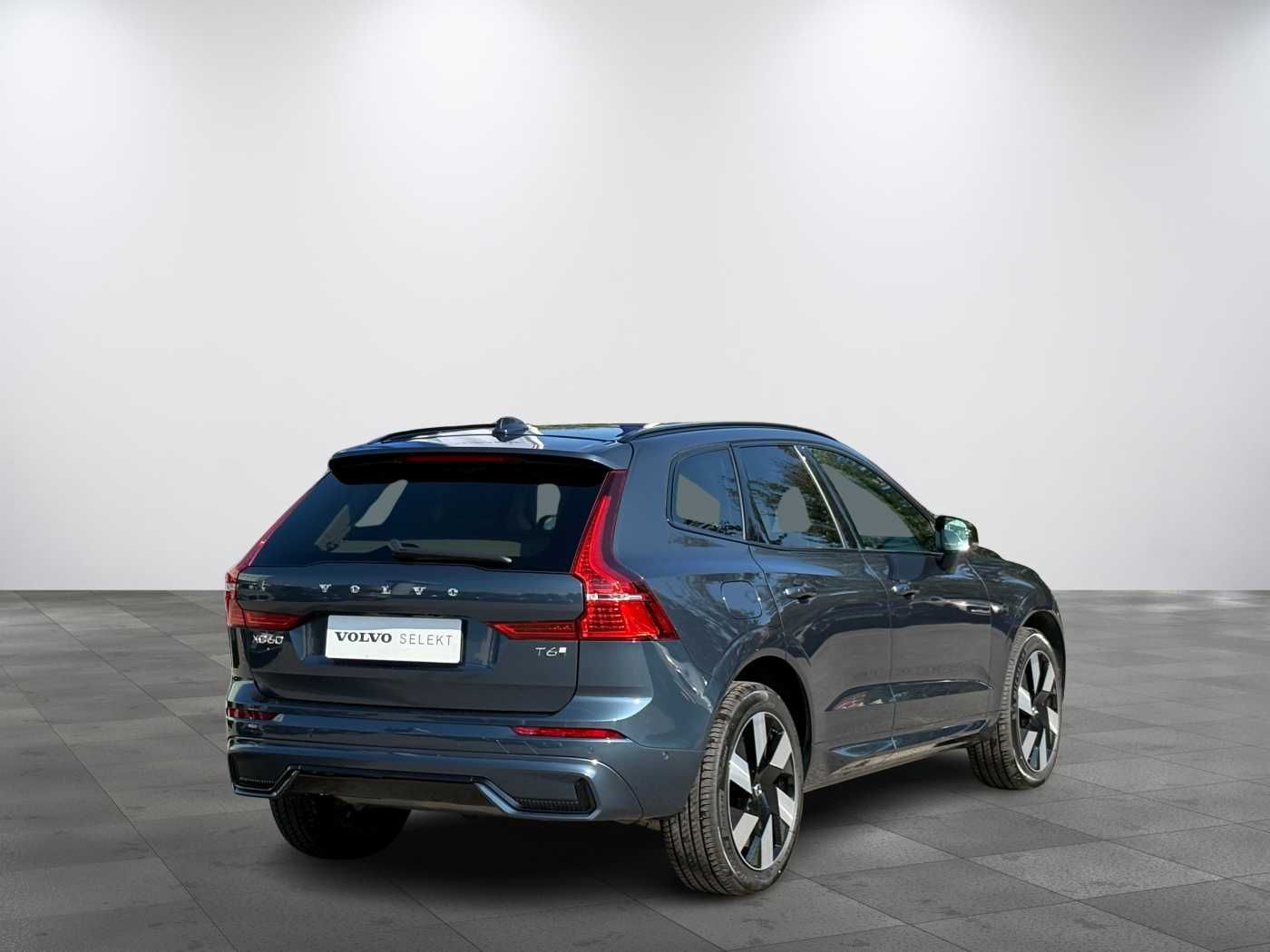 Volvo XC60, PLUS T6 AWD PHEV ACC,BLIS - fotka 5