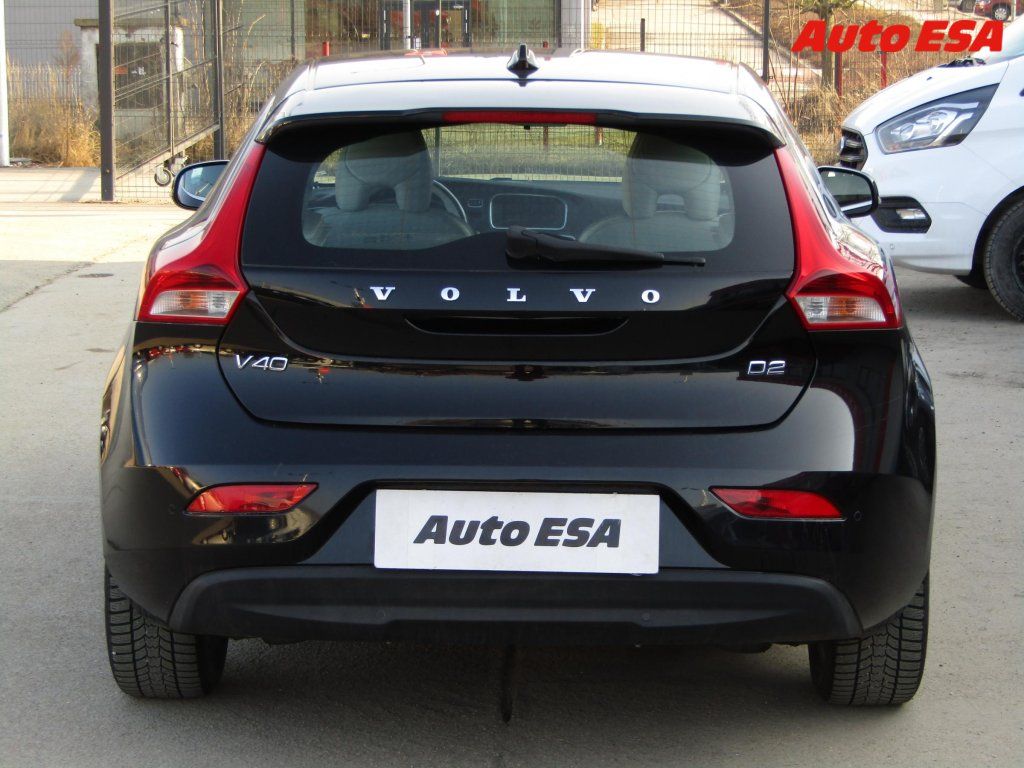 Volvo V40, 2.0 D2,AC,LED,kůže - fotka 5