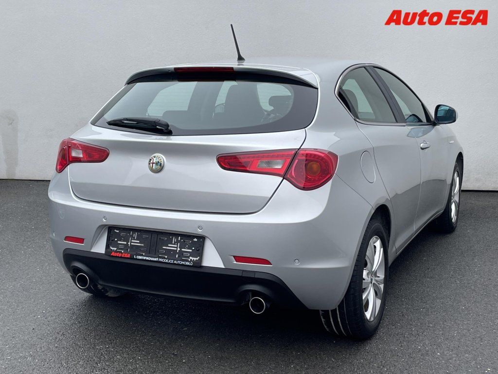 Alfa Romeo Giulietta, 2.0 JTD,Distinctive,xenon - fotka 4