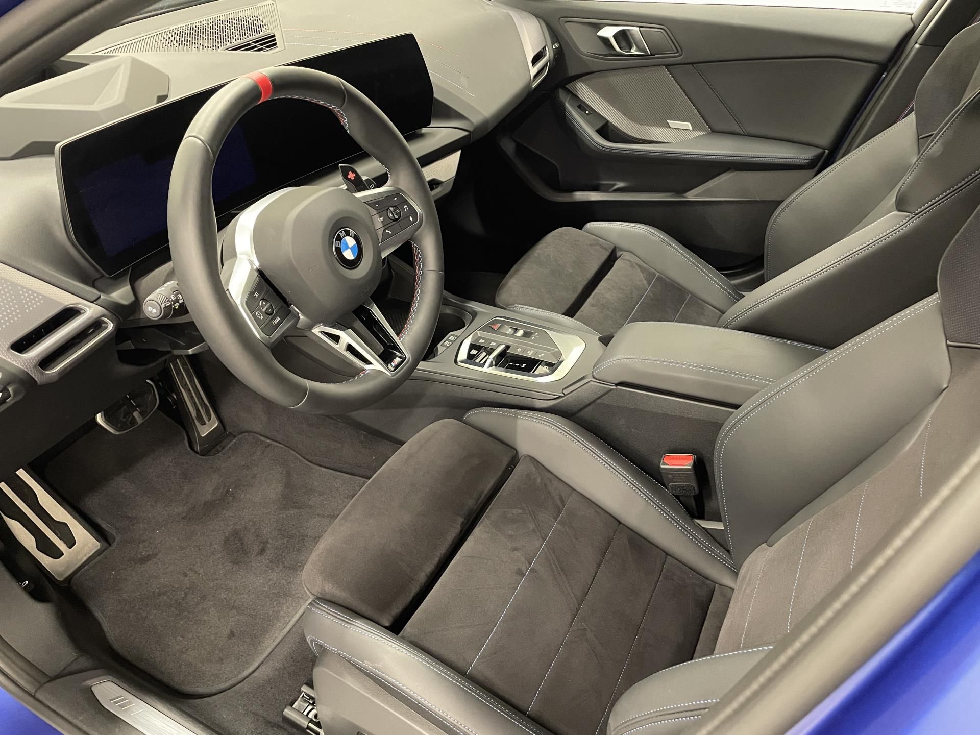 BMW Řada 1, M135i xDrive M PRO Harman - fotka 6