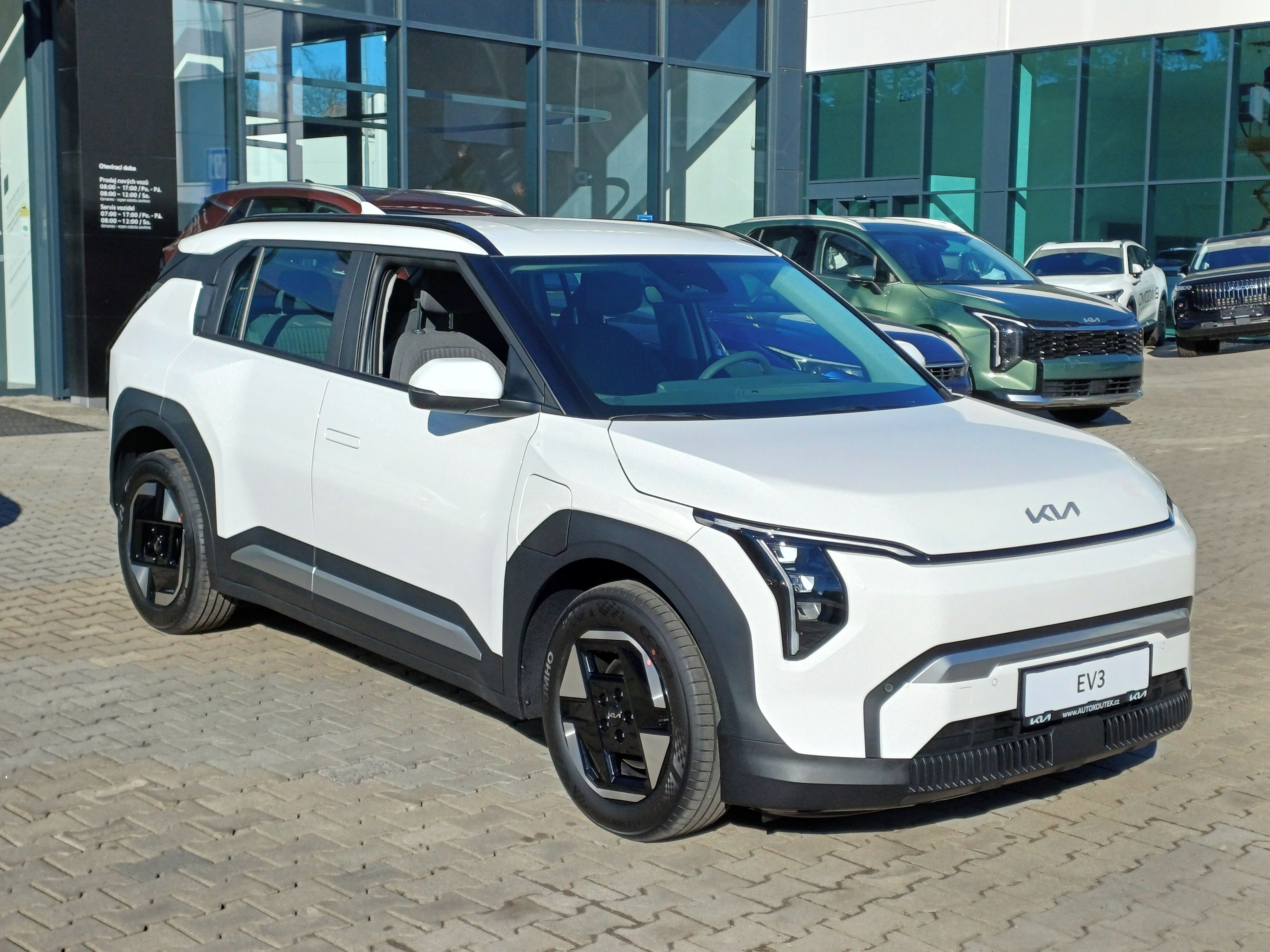 Kia EV3, 4x2 AIR + PAKET HEAT - fotka 3