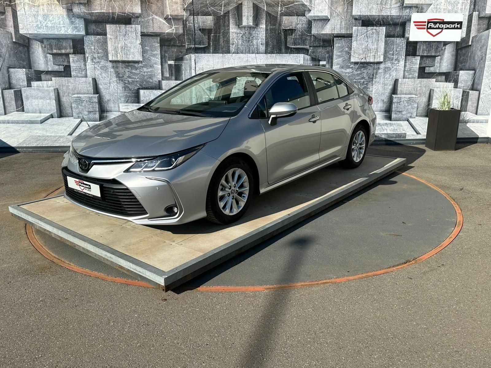 Toyota Corolla, 1.5VVTi,92KW,VYHŘ.SEDADLA,TEMP - fotka 3