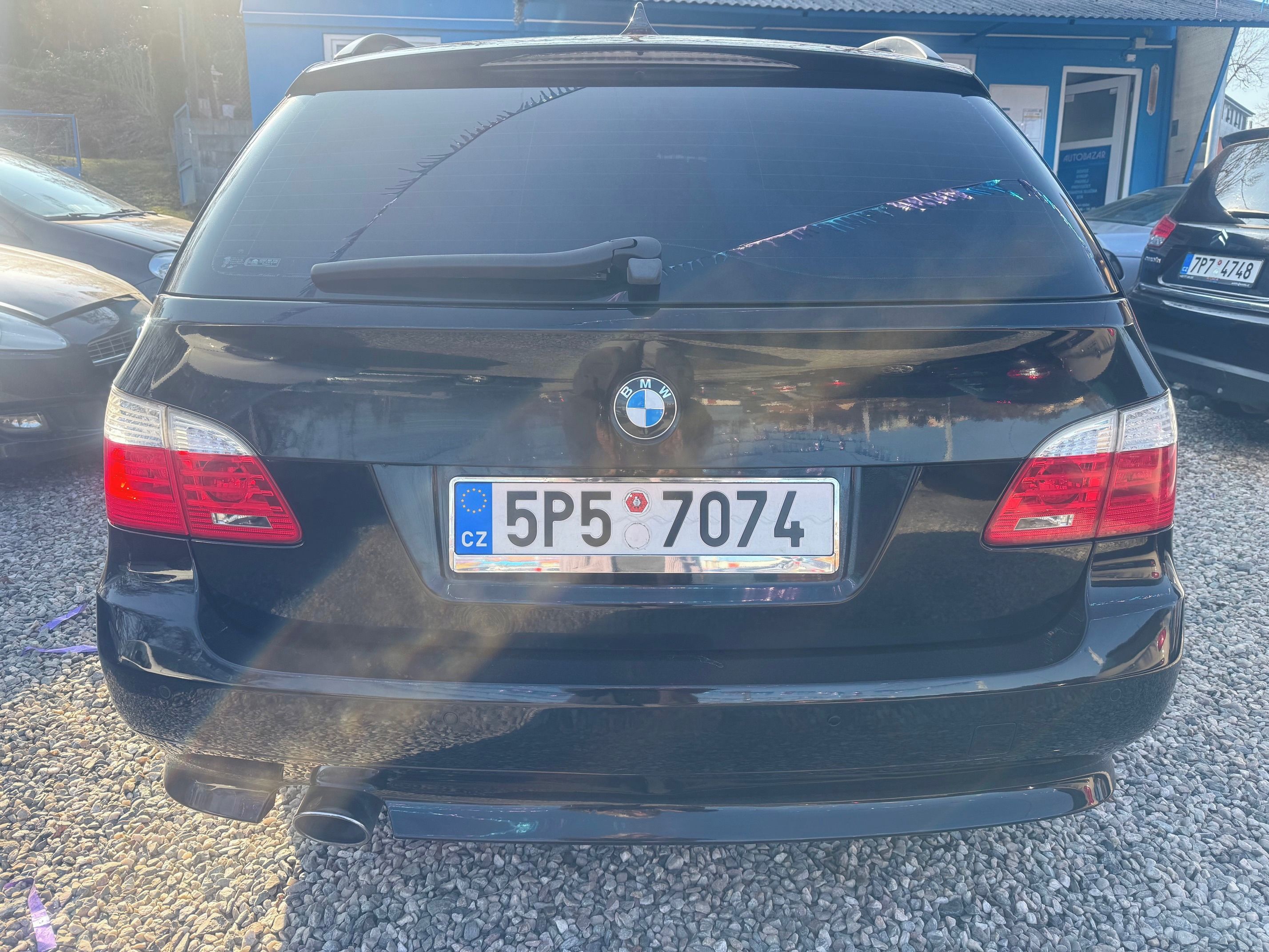 BMW Řada 5, 520 D - fotka 5