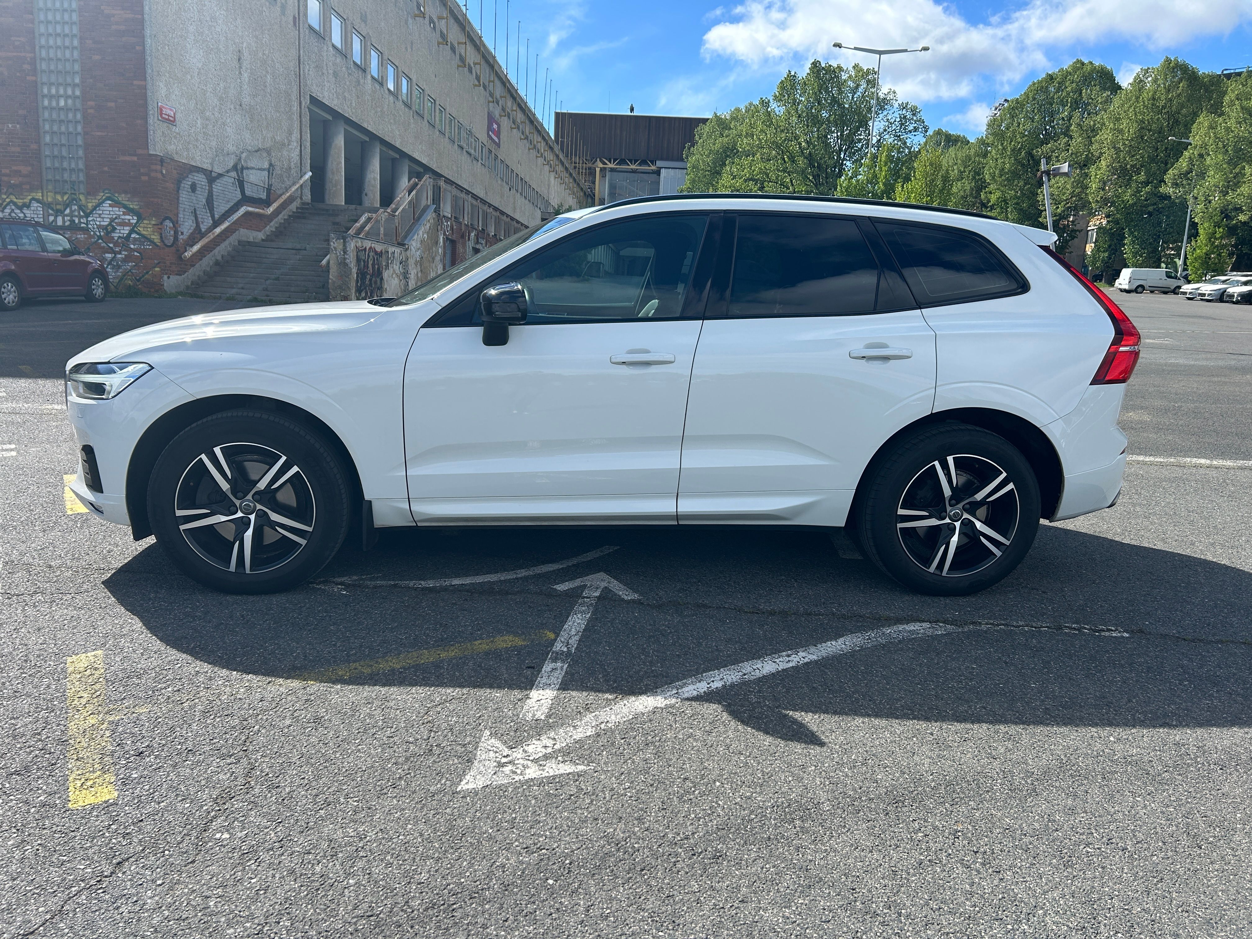 Volvo XC60, D4,R-design,nez. topení, tažné - fotka 3