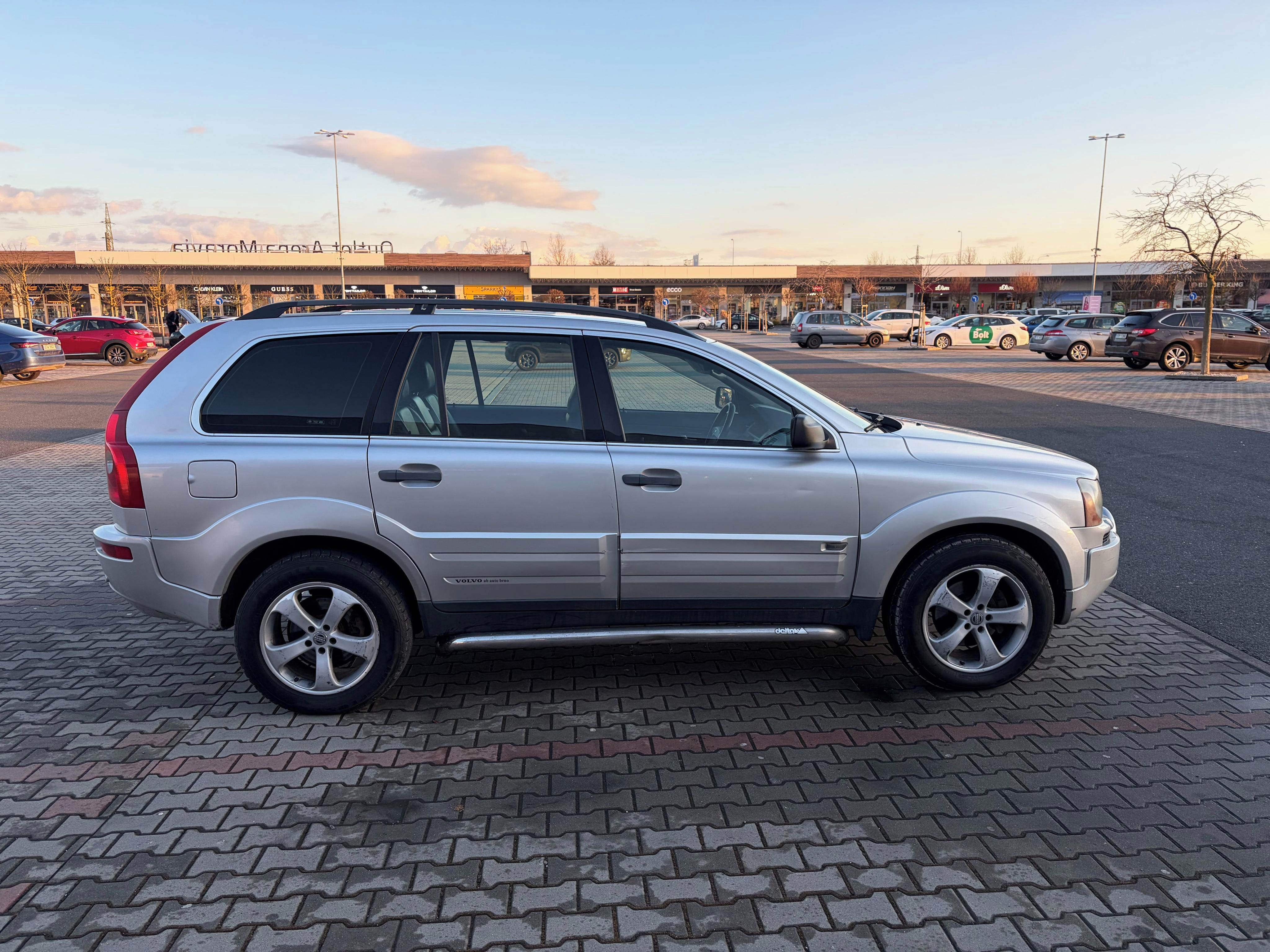 Volvo XC90, 2.5T 154kw 4x4 manuál ČR - fotka 2