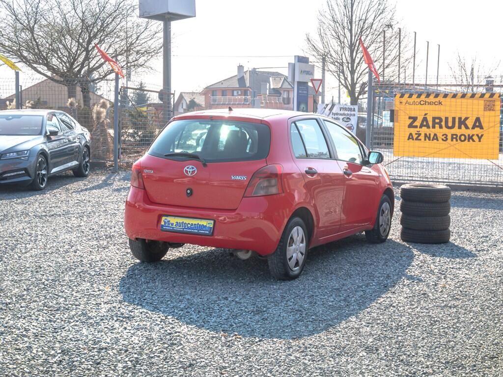 Toyota Yaris, ČR 1.0i 51KW AC – 2x PNEU - fotka 6
