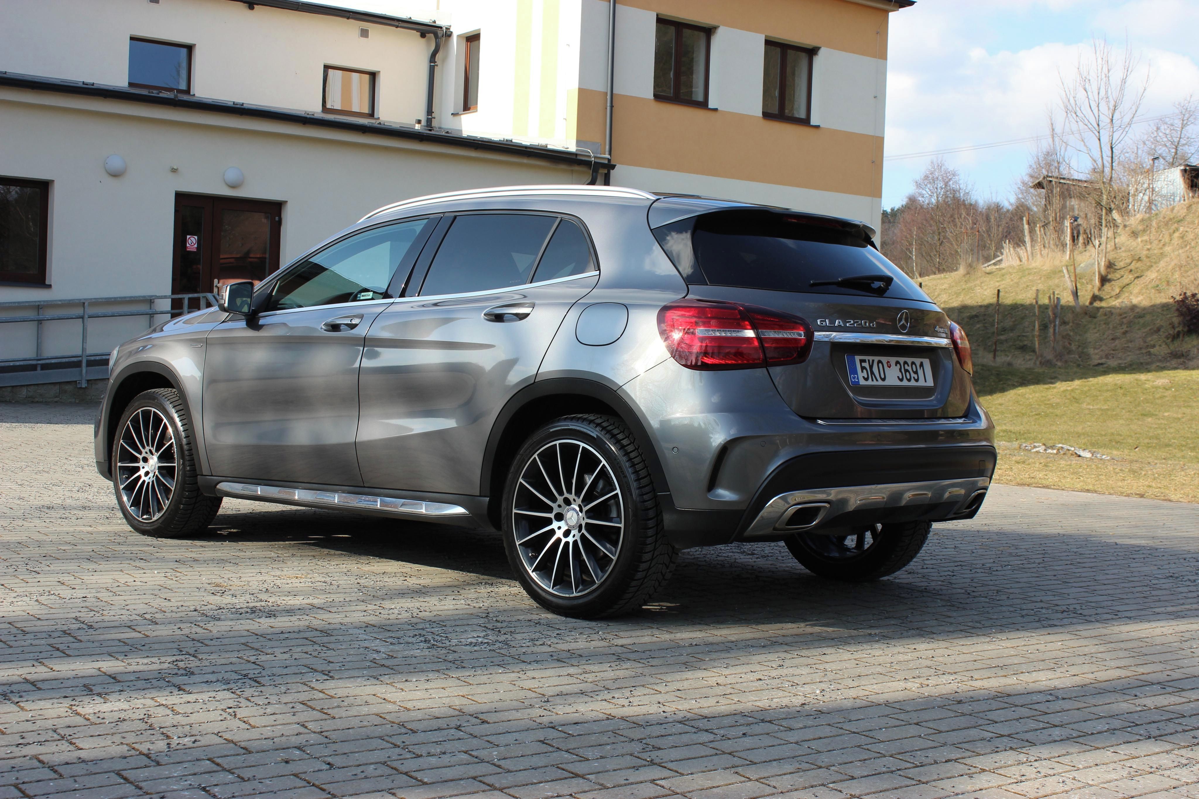 Mercedes-Benz GLA, 220D AMG 4MATIC 130KW - fotka 4