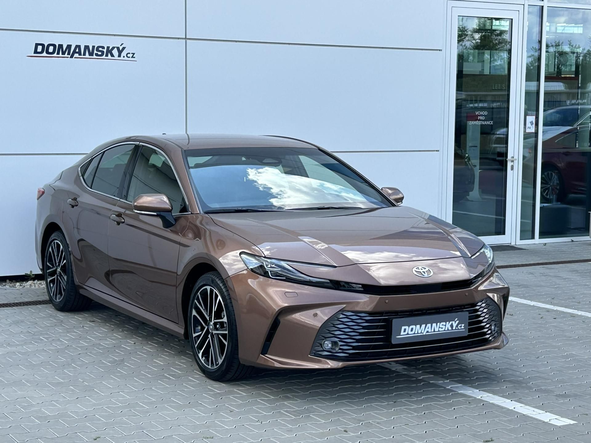 Toyota Camry, PRESTIGE 2.5 HEV AT - fotka 2