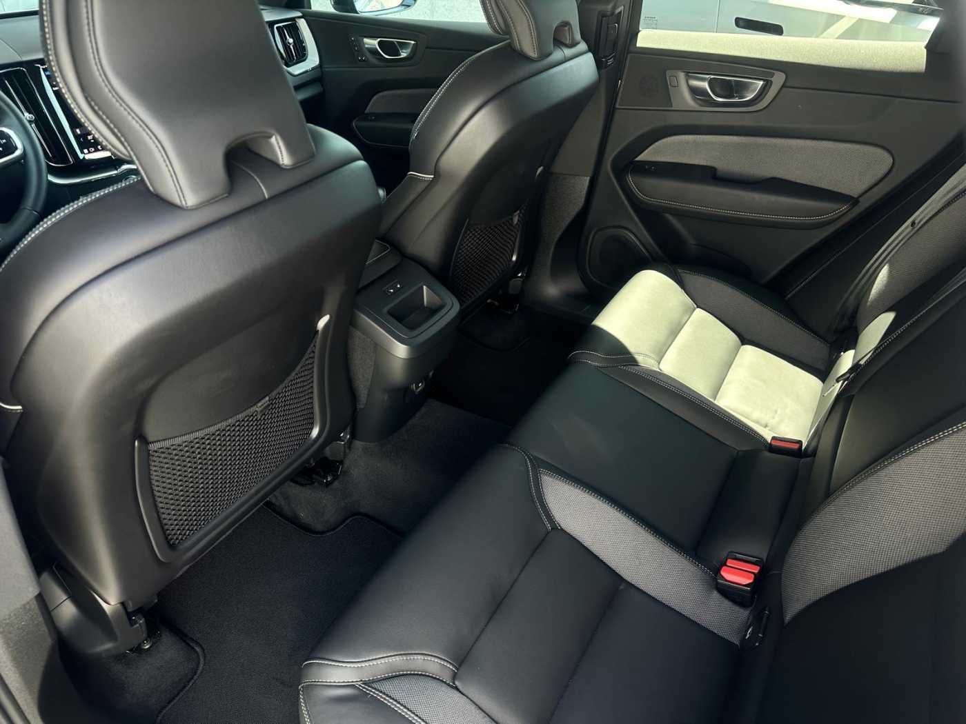 Volvo XC60, PLUS DARK B4 AWD, REZERVACE - fotka 5